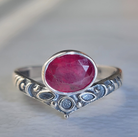Vintage Jewelry - Native Ruby Gemstone Ring Size 7.5 Sterling Silver 925 Womens Boho Jewelry